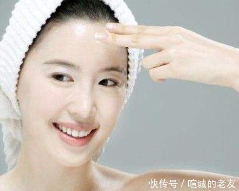 『提醒』提醒5个很多人信以为真的“祛痘方法”,正在摧毁你的皮肤