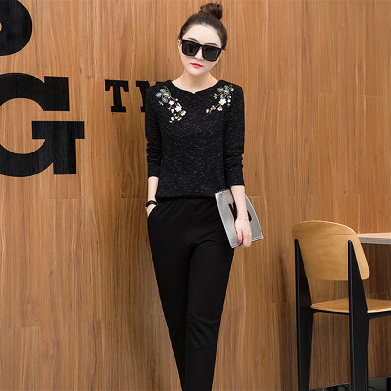 女人再懒，也别穿打底裤出门!秋天流行这样的休闲装，优雅又大方