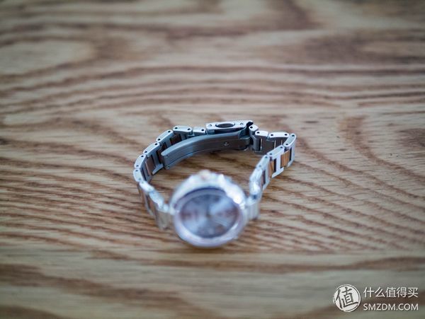 日本之行购入CITIZEN 西铁城 女款光动能电波表 开箱