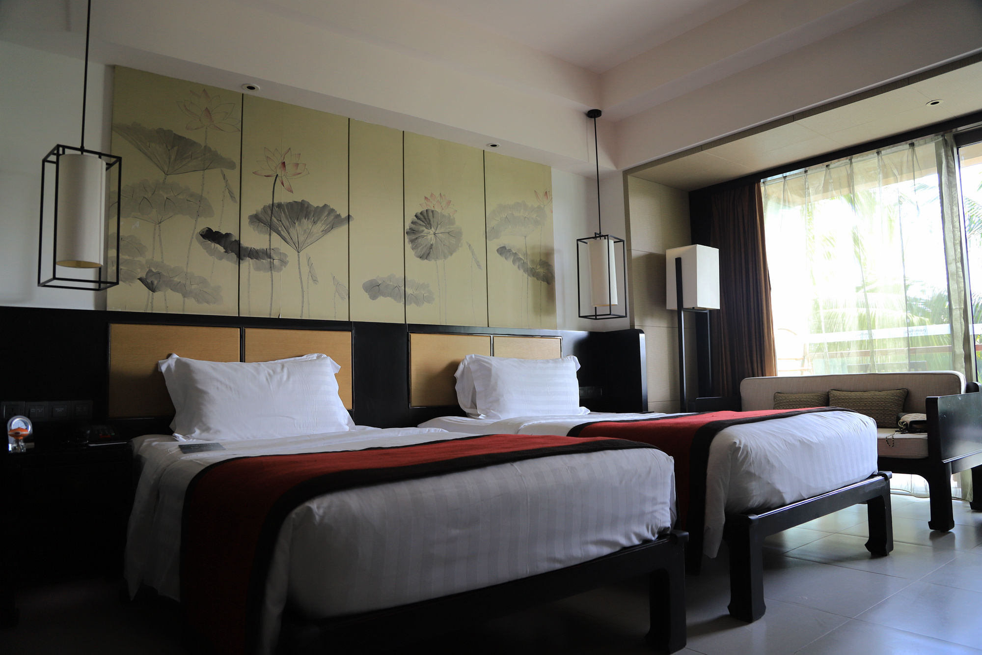 【遇上一座城】请到天涯海角来,一起去看比基尼大长腿的三亚微游