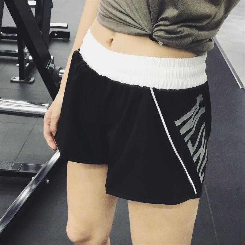 在健身房的女人真是胆子大!穿那样的“紧身衣”，尽显魔鬼身材