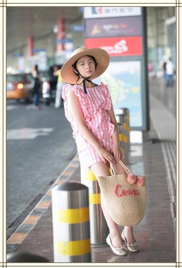 本以为黄多多的机场照已经够美的了，但看到李嫣，我顿时沉默了！