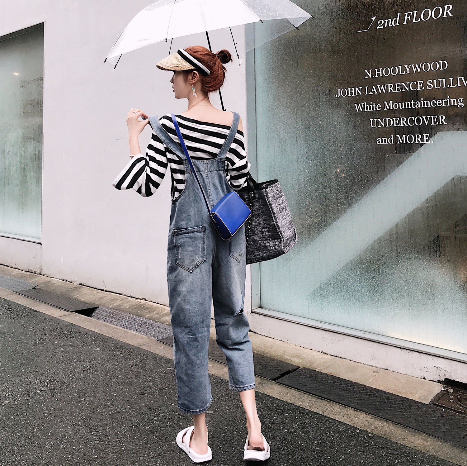 今秋已经不流行穿短裤了，看看下面这背带裤，美得无与伦比