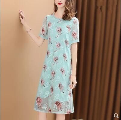 好迷人!老婆穿上这印花裙，美若天仙，显白显嫩美炸天，让人心醉