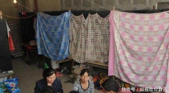 几对农民工夫妻，住在一个屋中，到了晚上，有时特别热闹！