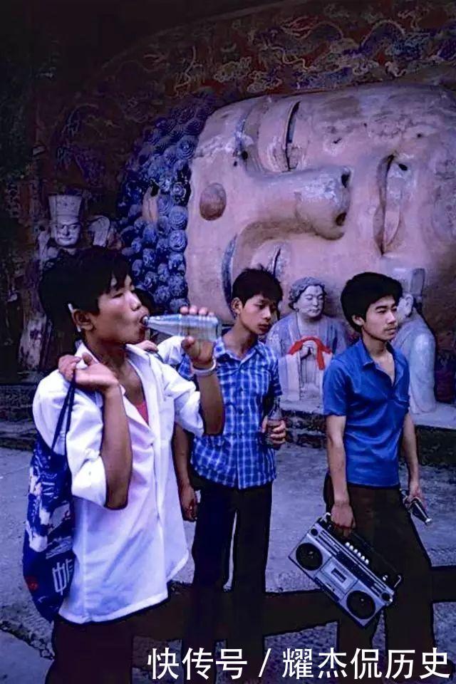 80年代的帅哥美女，让人想不到的样子