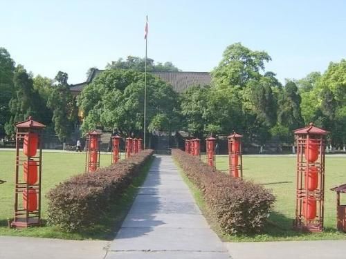 中国唯一“5A级”大学：坐落在明朝王府之中，进去还要买门票！