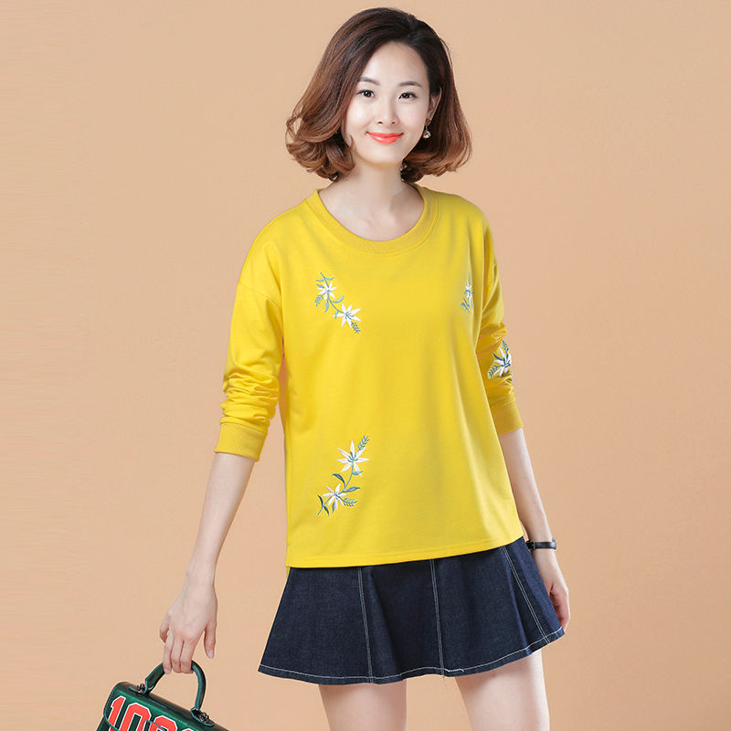 是时候跟连衣裙说拜拜了，今秋流行的卫衣+裸靴，好看又吸睛