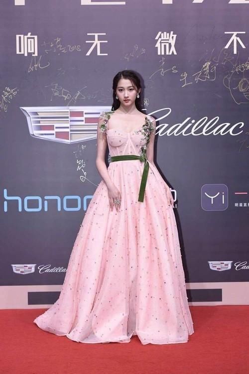 关晓彤真厉害!网友:18岁就敢这么放肆?