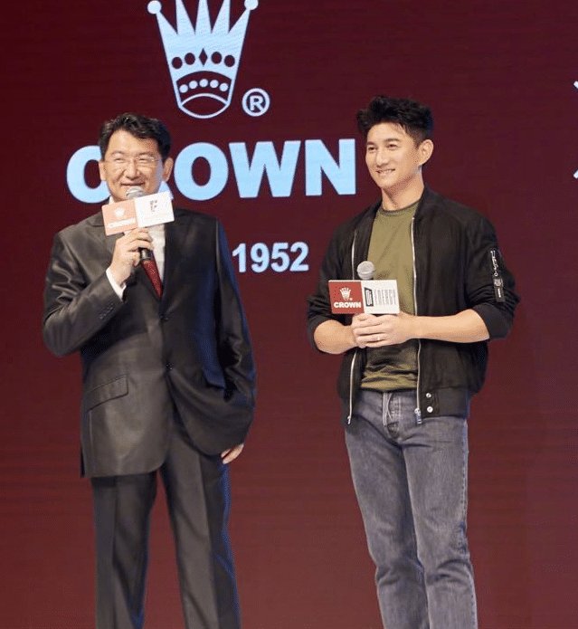  #感觉#50岁吴奇隆胖到不敢认! 脸部浮肿双鬓花白, 谁还认得出?