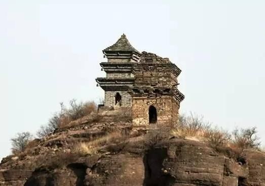 中国最神奇的一座寺庙，修建在陡峭山顶之上，它的来历至今是谜