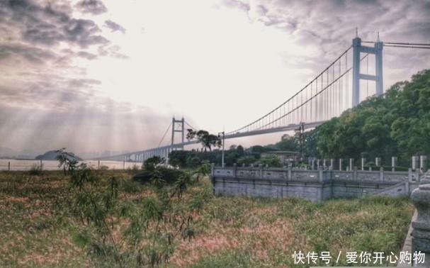  中国■中国“堵车最严重”的大桥，耗资30亿元建造，却成“堵车