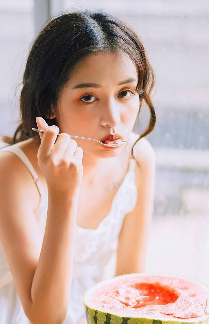 日本少女床上性感迷人诱惑图片