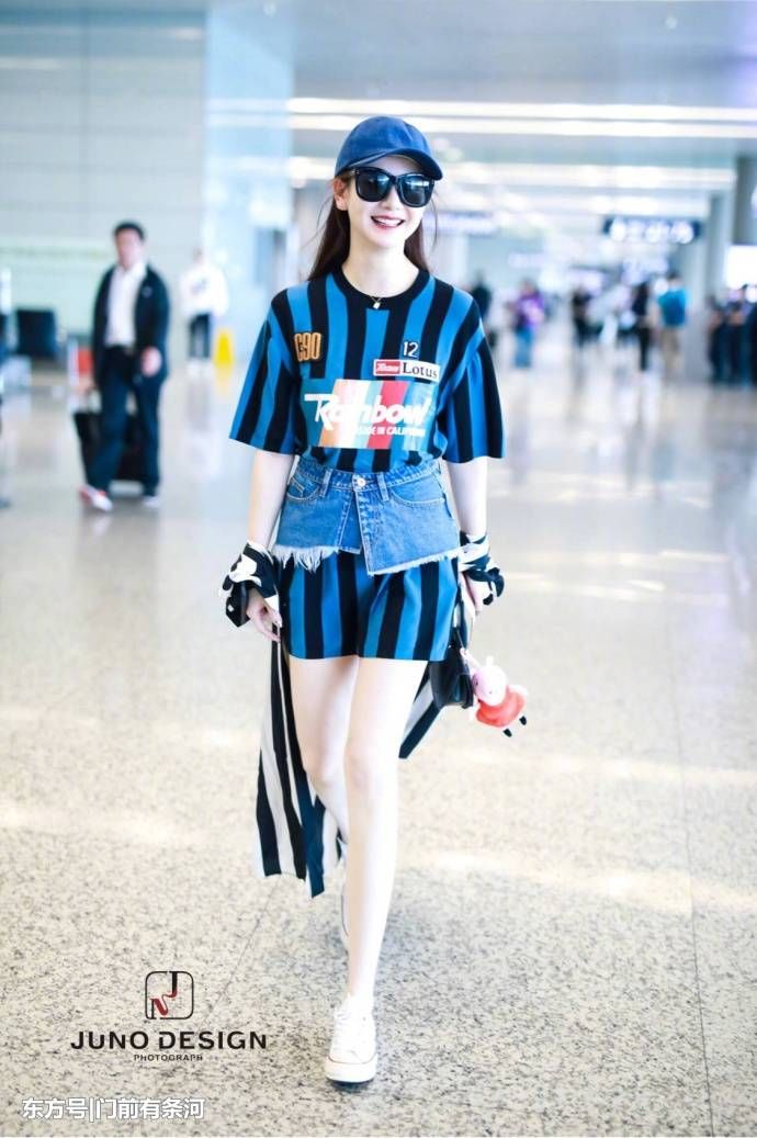 戚薇现身机场，衣着时尚被一双大白腿抢镜，网友:嫩的可以掐出水