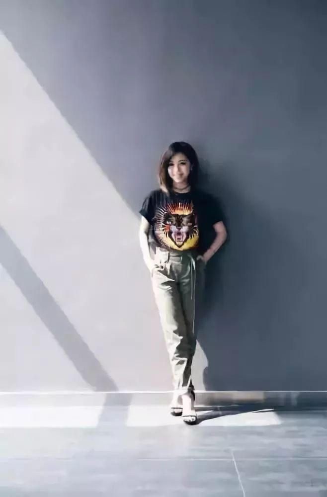 邓紫棋不再土土的，不穿皮裤的她美出了本该有的女人味了