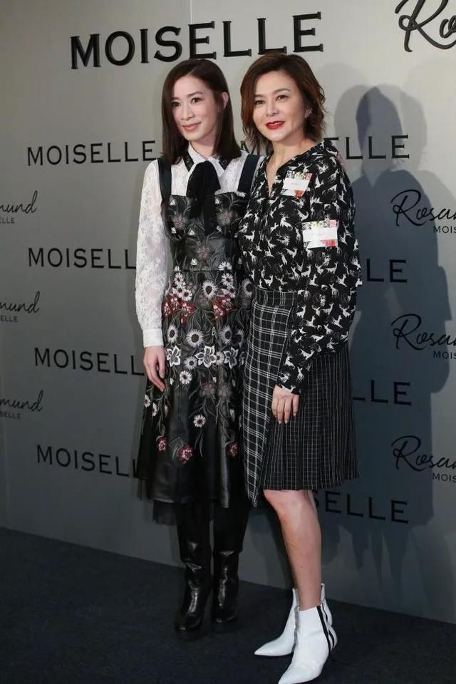 56岁关之琳和43岁佘诗曼同框亮相！相差13岁，差距一眼就看出来了