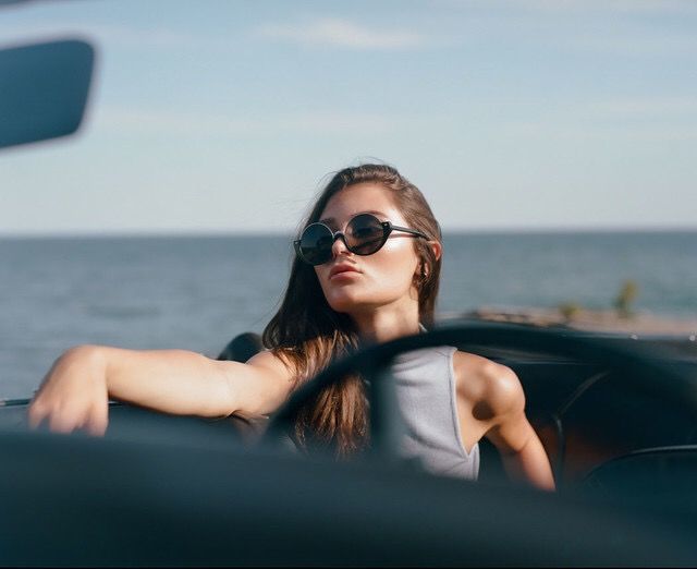 福特野马与比基尼 夏日海滩的性感之旅