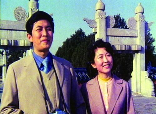  除夕夜@68岁唐国强：前妻除夕夜自杀，背骂名多年，如今与混血娇妻很幸福
