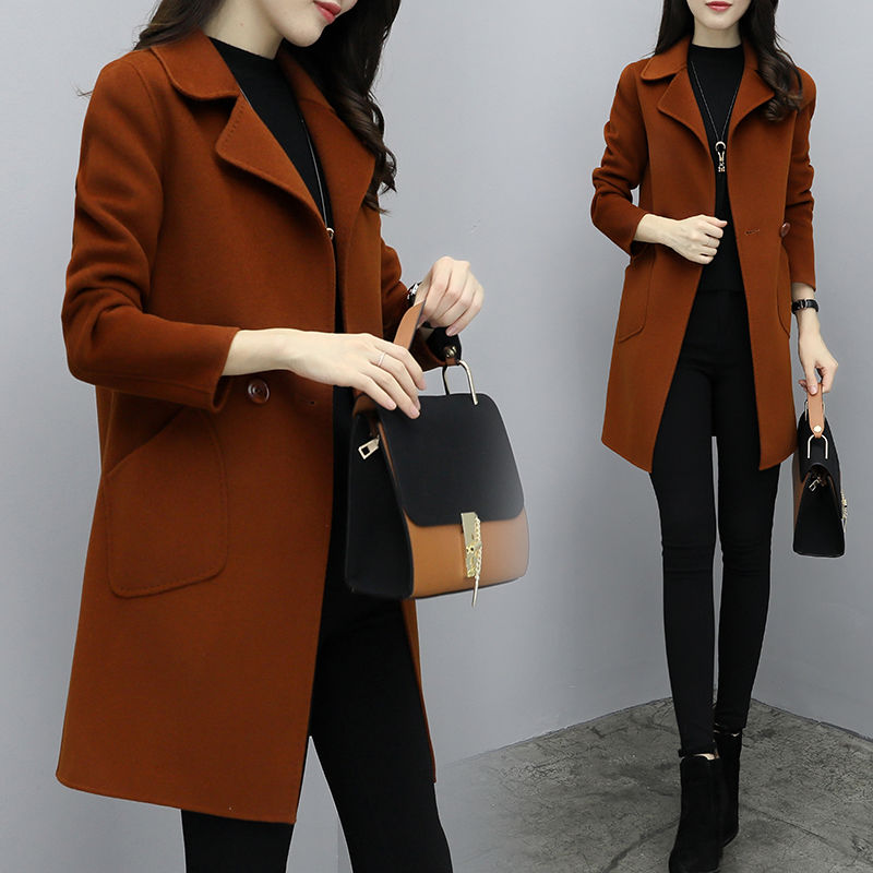 羽绒服不流行了，今年流行呢大衣+小短靴，洋气还不贵