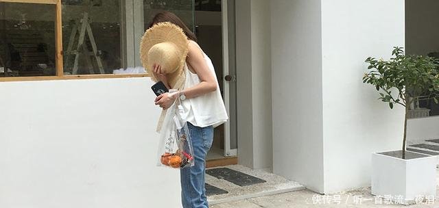 细带凉鞋当道，好穿不磨脚，拥有了你才懂！重点是很显腿细！