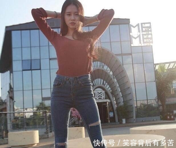 紧身牛仔裤:令整体造型不沉闷,牛仔裤时尚巧搭穿法充满可爱