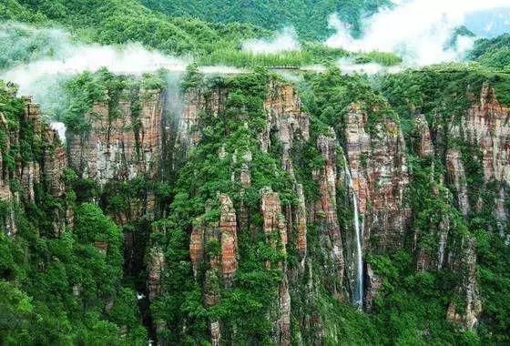 太行山悬崖上这个山村，至今仍然没有通公路，想上山只能步行