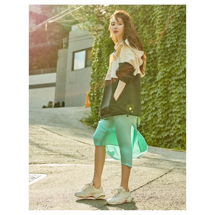 泫雅最新写真渔网袜大秀美腿 红唇泪痣性感撩人