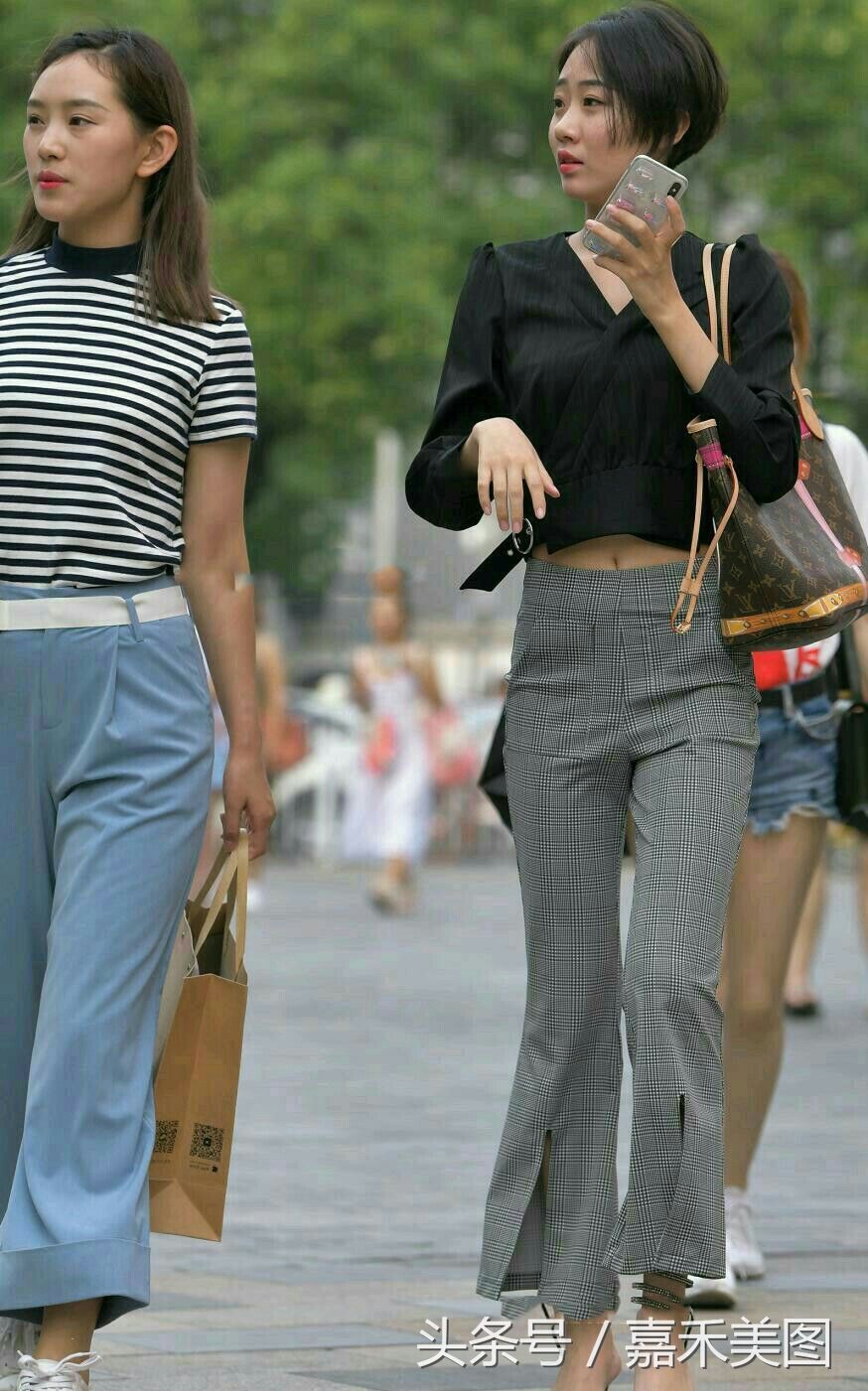 街拍:或迟或早、或近或远，白帆总会过尽，风雨也会温暖