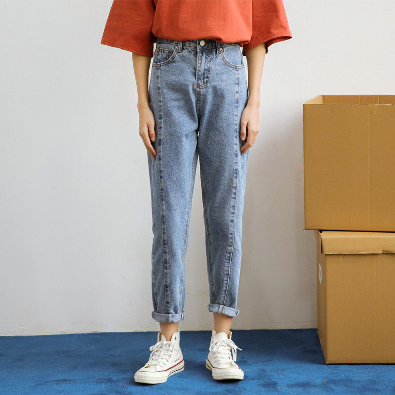 女生不要总穿裙子了，经典的牛仔裤百搭时尚，让你更有魅力