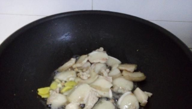 『宝爸』宝爸点名要吃猪肉白菜炖豆腐,宝妈直接做半锅,宝爸:吃过瘾了