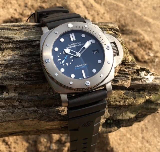  [评测]金属玻璃配上那一抹蓝，VS沛纳海PAM00692腕表评测