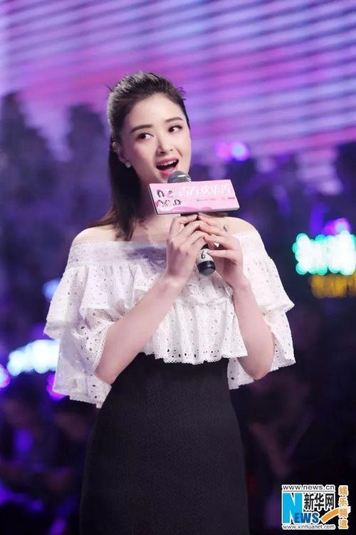 肩膀最宽的女明星评比，蒋欣穿露肩装不如谢依霖