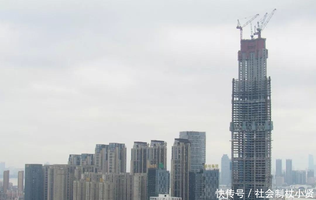 华中第一高楼被“削平”且限高，是谁阻碍了它成为中国第一？