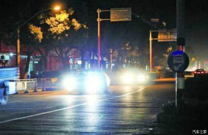  高速：高速上一直开着远光灯？交警：最好别再开车，害人害己！
