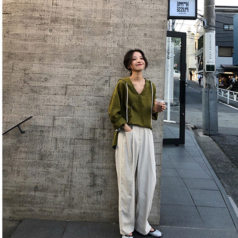 当下火的不得了的“卫衣套装”，穿着显嫩又时髦，中秋穿正好