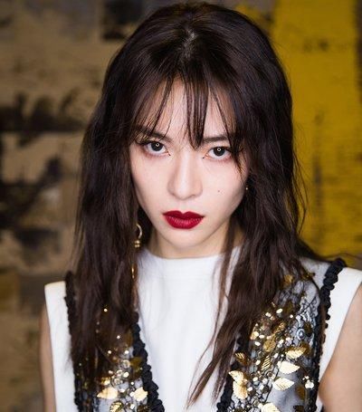 明星示范超减龄的碎空气刘海发型!