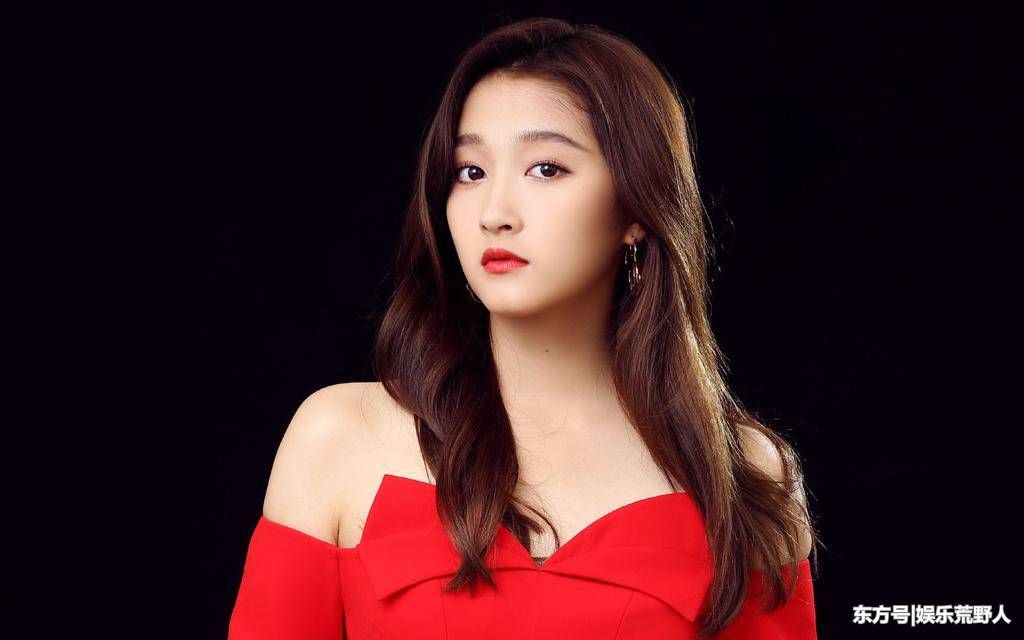 鹿晗、关晓彤是假情侣?网友发出质疑，微博大V晒出吻照回应