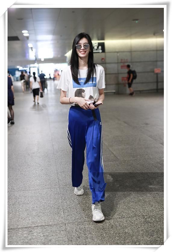 当165张静初穿阔腿裤撞上178奚梦瑶，才知道超模的腿真不是好惹的