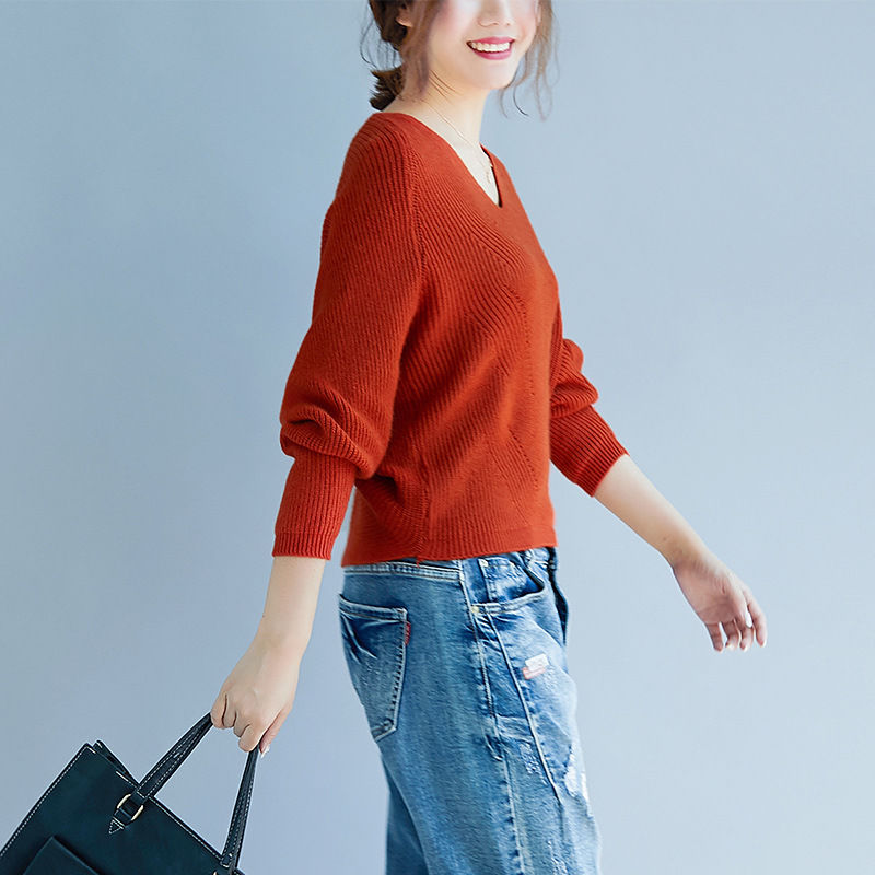 女人一旦过了40，可不要随意穿搭，瞧下图穿搭，背影都美爆