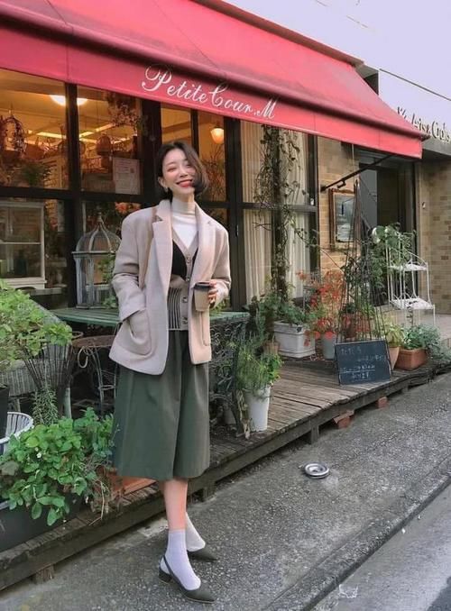 『气质』想要时髦显气质,穿半身裙就对了,今春这3条半身裙正流行!
