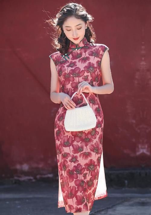  #服饰#长相平平的女生，春季尝试穿这件国风“连衣裙”，时髦优雅又显瘦