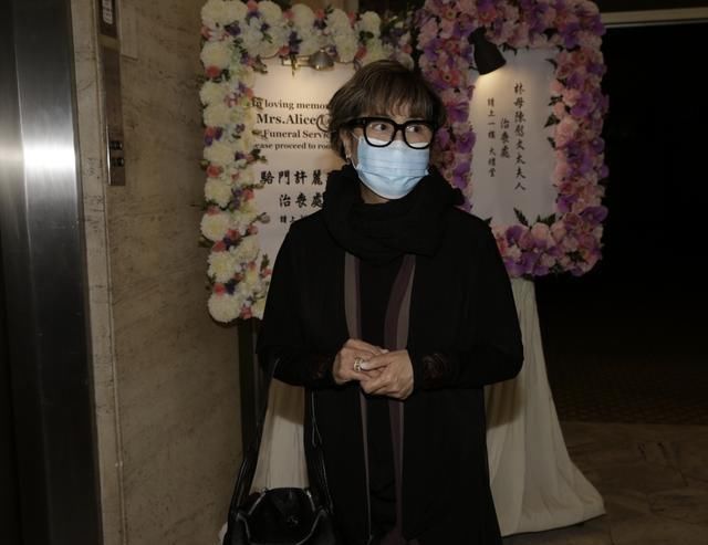  「儿子」霍英东前儿媳洪国华设灵儿子亲自打理后事，邓兆尊黄夏蕙现身致哀