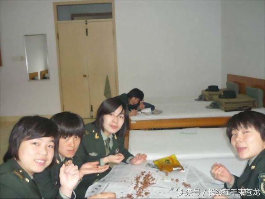 看中美女兵宿舍有啥不一样