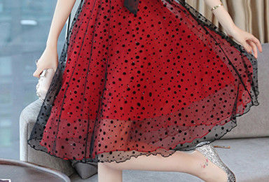 嫂子已经43岁，就很讲究穿搭!逛街穿这洋气女装，超显年轻貌美