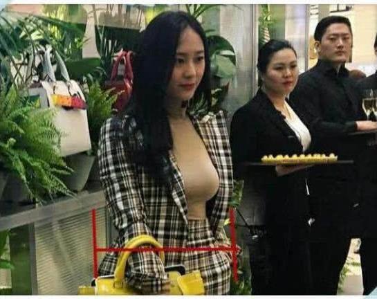 当80斤周冬雨和105斤郑秀晶同穿一件衣服，网友：瞬间不想减肥了