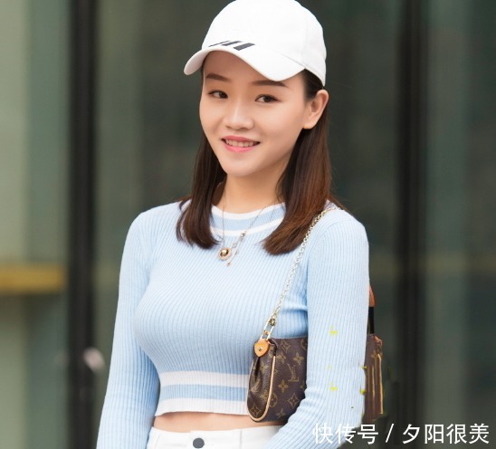 『小姐姐』街拍一位小姐姐,气质可爱甜美,她的一身装扮我多看好几眼!