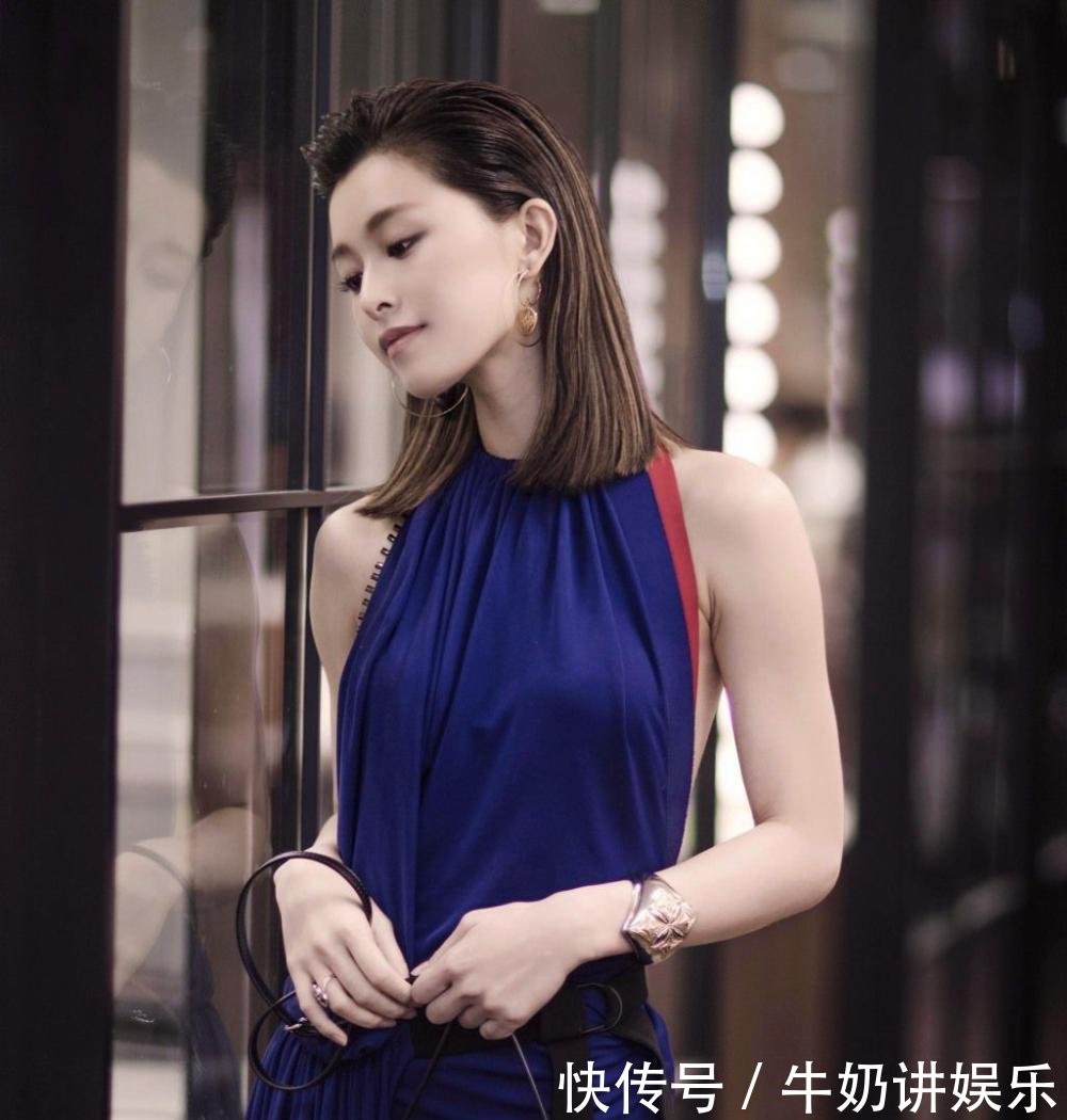 文咏珊穿开叉裙现身, 却被吐槽“五五身段”网友: 再性感也没用!