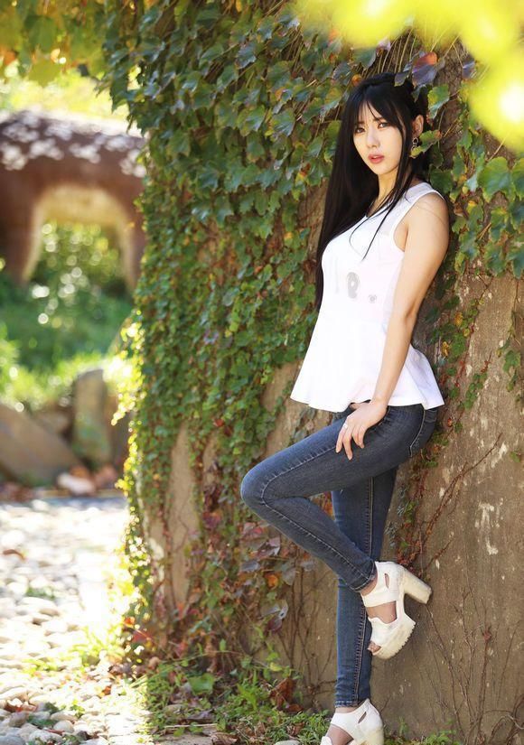 街拍:身材好的小姐姐在一起也是非常养眼的!