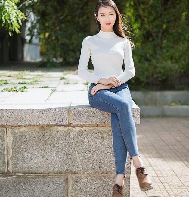 牛仔裤是一种时尚潮流，不经意间流露出优雅女神的高贵气质！
