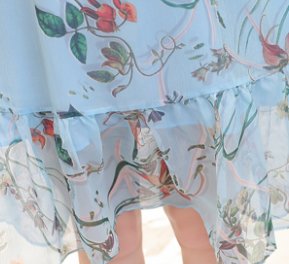 现在女人真大胆，去海边这样穿，速干可下水，超吸睛